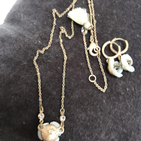 Imitation mother of pearl necklace earring set - Picture 6 of 7